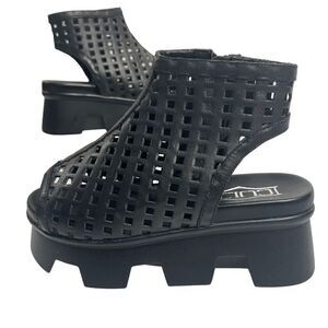 Cult NWT Size 6 Women's Black Platform Cut-Out Open Toe Thick Soled Sandal